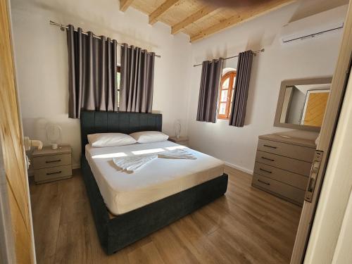 Postel nebo postele na pokoji v ubytování PineSide Rooms