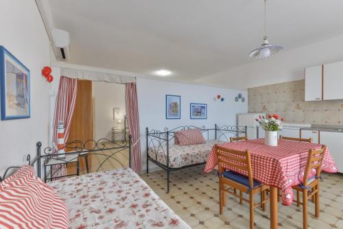 Katil atau katil-katil dalam bilik di Capoliveri: Villa Lorena 3 (bilocale)