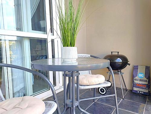 Φωτογραφία από το άλμπουμ του Brizzys Balcony Luxe Retreat Great Location! σε South End