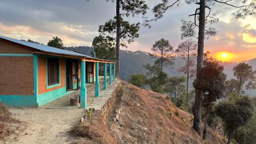 Photo de la galerie de l'établissement Joshi Cottage Binsar, à Almora