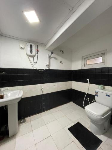 a bathroom with a toilet and a sink at Rani Homestay & Restaurant in Gampola
