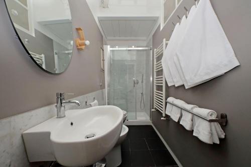 Pantheon Authentic and Modern Apartment