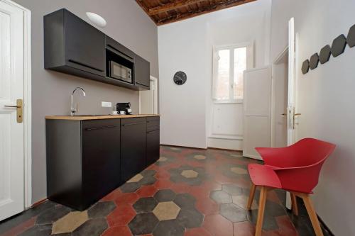 Pantheon Authentic and Modern Apartment