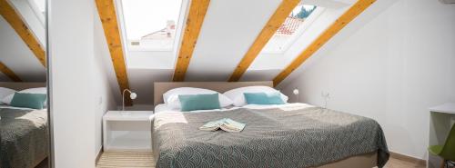 Postel nebo postele na pokoji v ubytování Flowers Dubrovnik Luxury Apartments