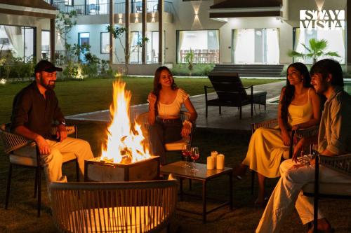 Gallery image of StayVista at Eleganza Villas with BBQ, Lawn, Bonfire in Jaipur