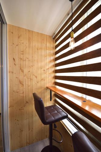 a room with a chair and a wooden wall at 知本溫泉-彩溱旅宿 in Wenquan