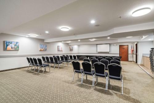 a conference room with chairs and a screen at Best Western Lake Oswego Hotel & Suites in Lake Oswego