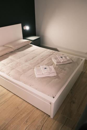 A bed or beds in a room at Swing 69 by PortofinoVacanze