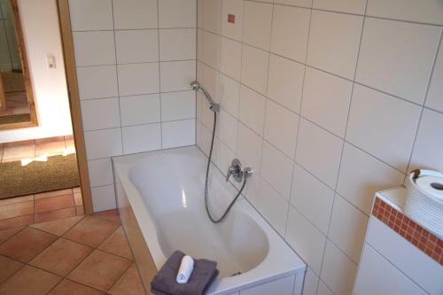 a bathroom with a bath tub and a sink at Ferienwohnung im Sand in Herbolzheim