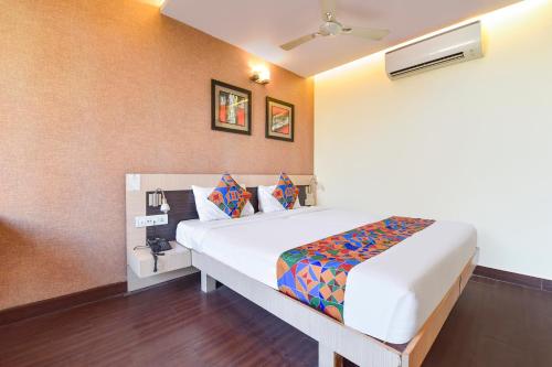 a bedroom with a large bed in a room at FabHotel Apex Intercontinental - Raja park in Jaipur