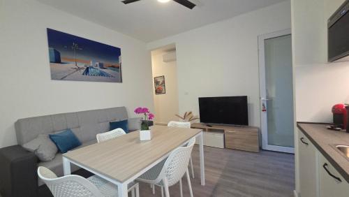 Imagem da galeria de GIGI HOUSE - appartamento PIAZZA MAZZINI - 200m dal mare CON POSTO SPIAGGIA em Lido di Jesolo