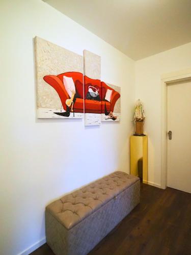 a room with a couch and a painting on the wall at Le Jardin d'Eden by Leslodgespa in Blotzheim