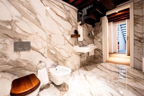 a bathroom with a toilet and a sink at Hotel D H Lawrence in Cagliari
