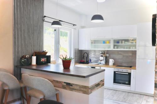 Dapur atau dapur kecil di Villa Saraj