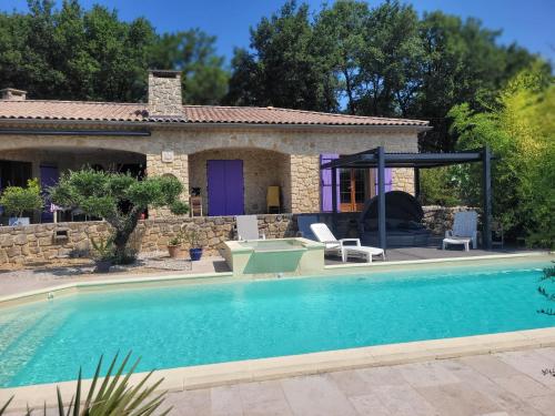 a house with a swimming pool in front of a house at Lilou's Chambre d'hôtes au pied du Ventoux in Aubignan