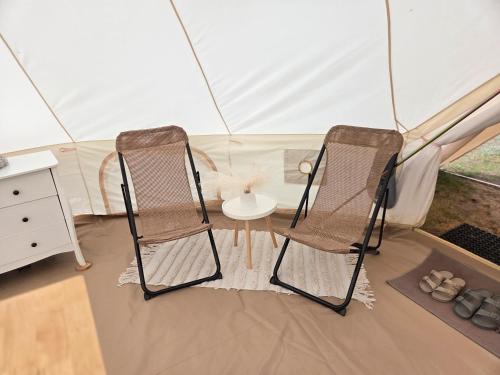 Χώρος καθιστικού στο Tipi Jurte Zelt in der Seenplatte