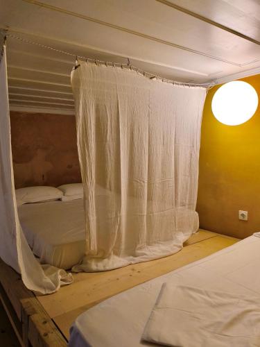 Postel nebo postele na pokoji v ubytování Color Suites