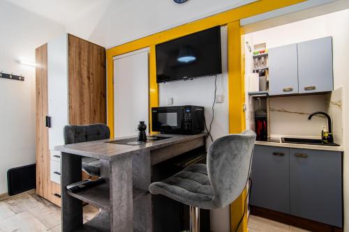 Η κουζίνα ή μικρή κουζίνα στο Flexible SelfCheckIns 103 - Zagreb - Centre - New