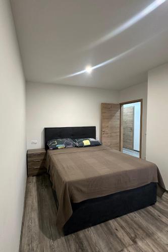 Apartments and rooms with parking space Starigrad - Paklenica - 24535