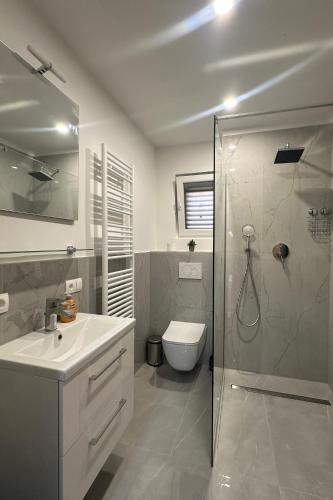 Apartments and rooms with parking space Starigrad - Paklenica - 24535