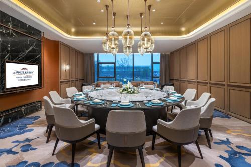 Ruang duduk di Howard Johnson By Wyndham Guotou Plaza Zigong