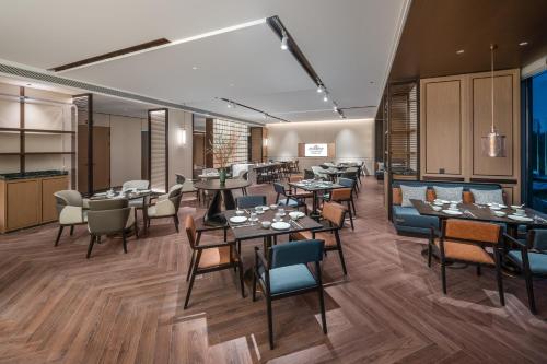 Ruang duduk di Howard Johnson By Wyndham Guotou Plaza Zigong