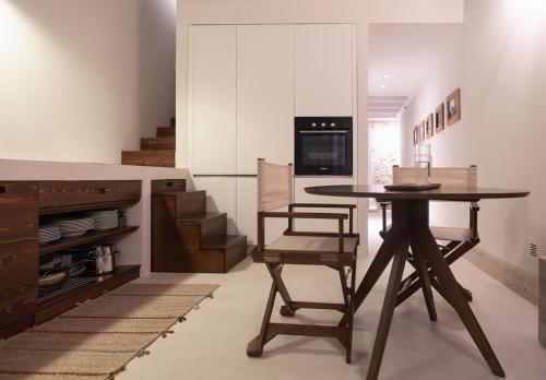 a kitchen with a table and a chair in a room at Loft Serisso in Trapani