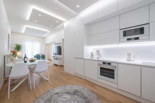 Acropolis Luxurious Apartment