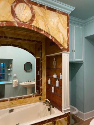 Phòng tắm tại Château de Blot