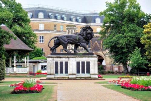 a statue of a lion in front of a building at Top Quality 2 Bed 1 Bath Apartments For Contractors By REDWOOD STAYS in Reading