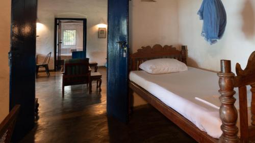 a bedroom with a bed and a table in a room at 15LMD Villa in Front of the Lagoon in Batticaloa