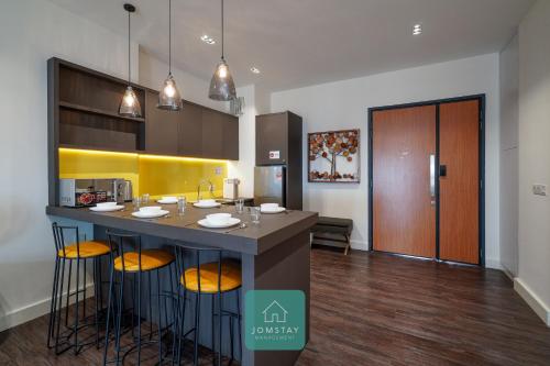 Kuchyň nebo kuchyňský kout v ubytování JOMSTAY Octagon Ipoh Suites