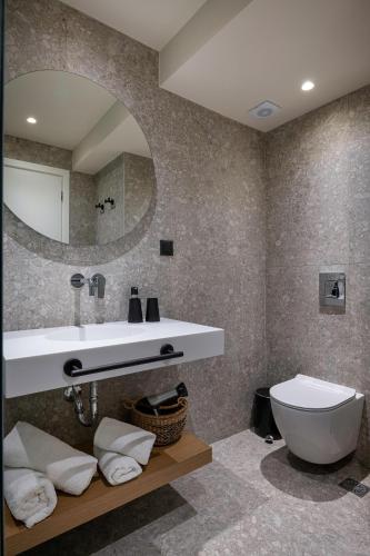 Ένα μπάνιο στο Melia City Suites