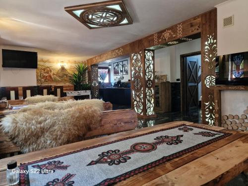 a living room with a couch and a table at Pokoje Gościnne U Moniki i Daniela in Zakopane