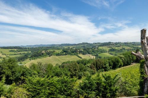 a view of the rolling hills and trees at Tenuta Tegolato in Barberino di Val dʼElsa