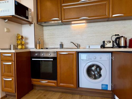 Køkken eller tekøkken på Cosher - Gardenia Palace Apt 7 Free Parking