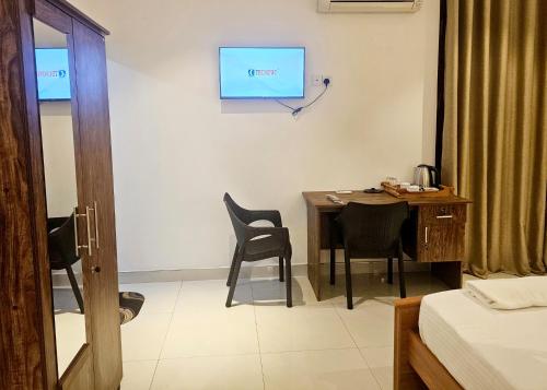 TV a/nebo společenská místnost v ubytování LC Hotels