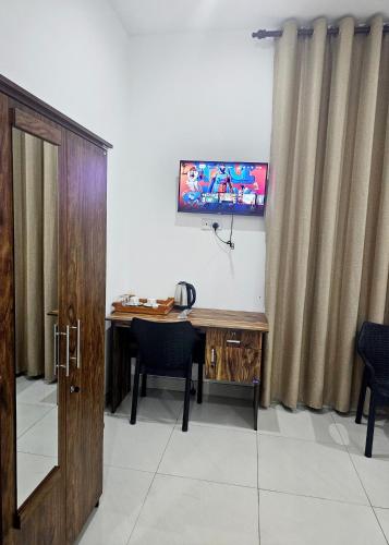 TV a/nebo společenská místnost v ubytování LC Hotels