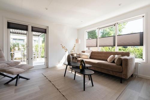 a living room with a couch and a table at Bosrijk Austerpark chalet 32 in Putten
