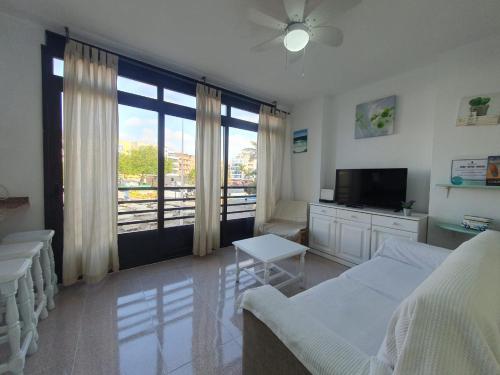 alquilaencanarias El Medano beach 1