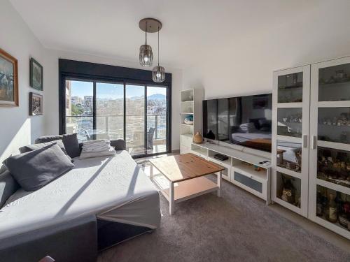 En eller flere senge i et værelse på Eilat Vacation Apartment