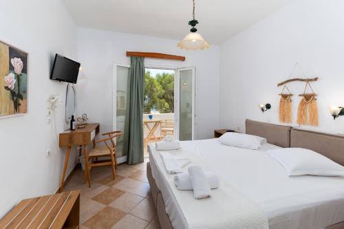 Postel nebo postele na pokoji v ubytování Akteon Hotel