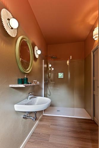a bathroom with a sink and a shower with a mirror at La Meirana in Gavi