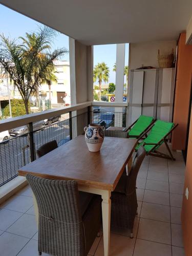 Photo de la galerie de l'établissement Tabarly 4 Pers AC Swimming Pool 2 Bedrooms, à Villeneuve-Loubet