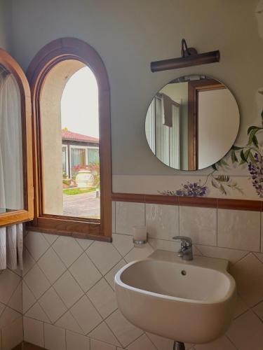a bathroom with a sink and a mirror at Il Casale Mancini in Vada