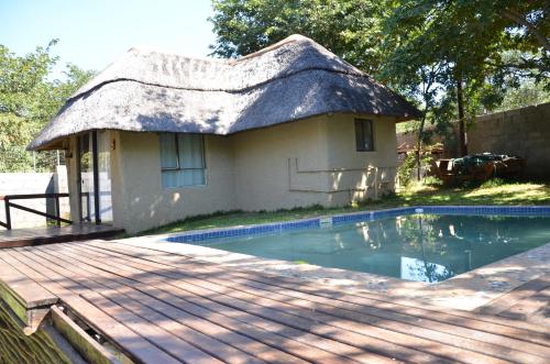 Gallery image of Chobe Sunset Chalets in Lesoma