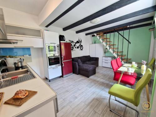 Kuchyň nebo kuchyňský kout v ubytování Duplex Apartment Valter Strunjan