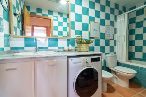 Ένα μπάνιο στο Global Properties, Planta baja con piscina en Almenara