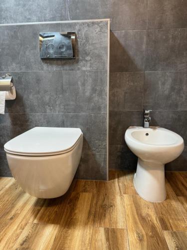 Ένα μπάνιο στο Oradea Nest Cozy Apartment