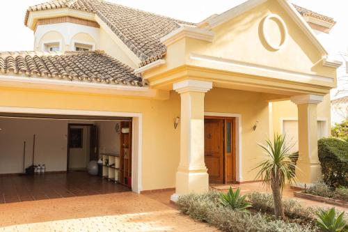 Large 4 Beds Cozy Villa 700 m Walk Las Cañas Beach